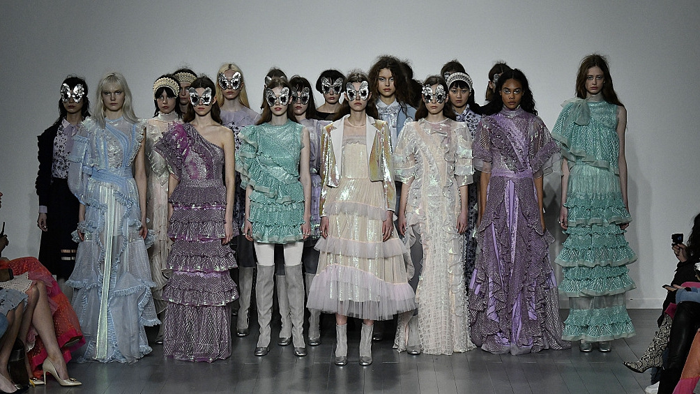 London Fashion Week kicks off with colorful designs - CGTN