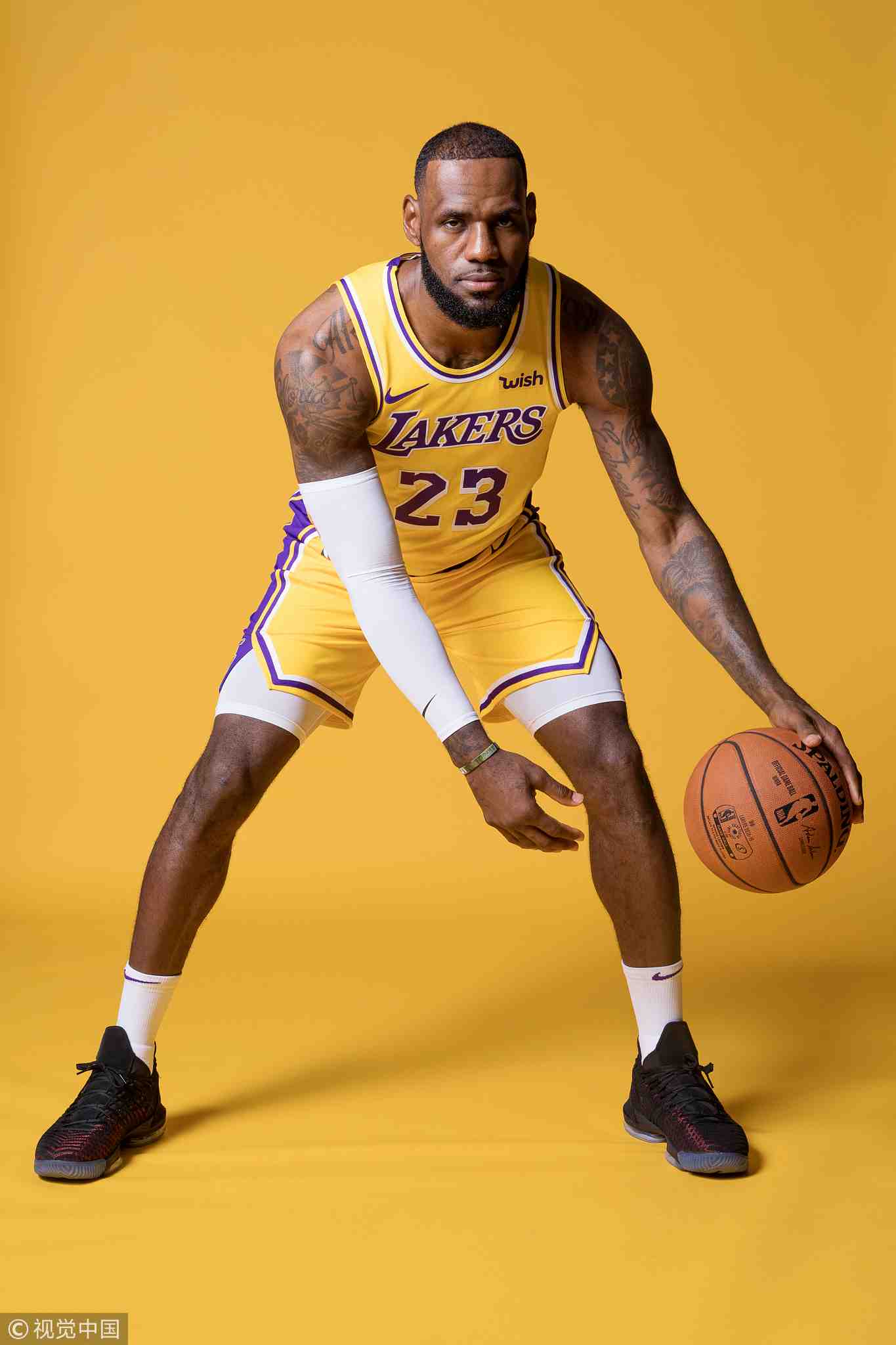 LeBron admits Lakers aren't on Warriors 
