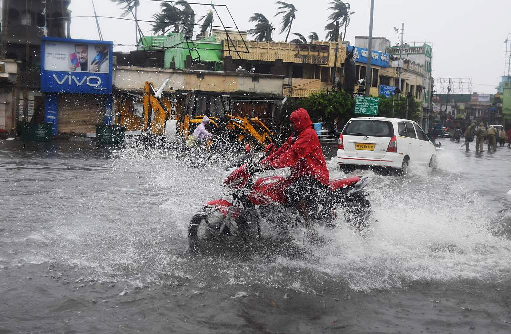 almost-1-million-evacuated-for-india-s-strongest-cyclone-in-20-years-cgtn