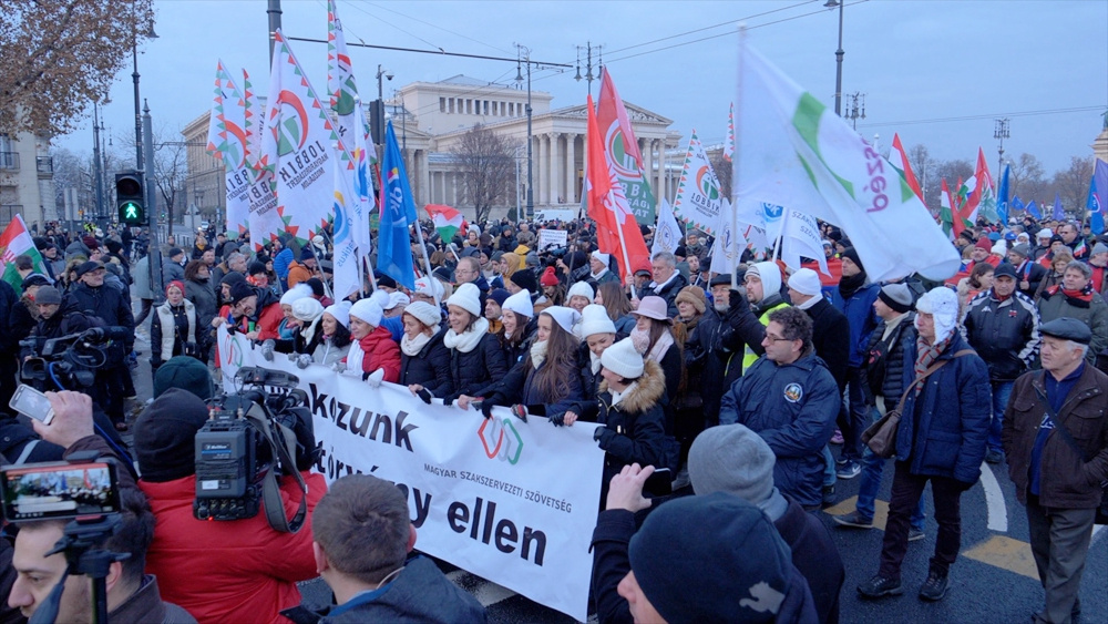 Hungary 'slave Law' Protesters Target National TV - CGTN