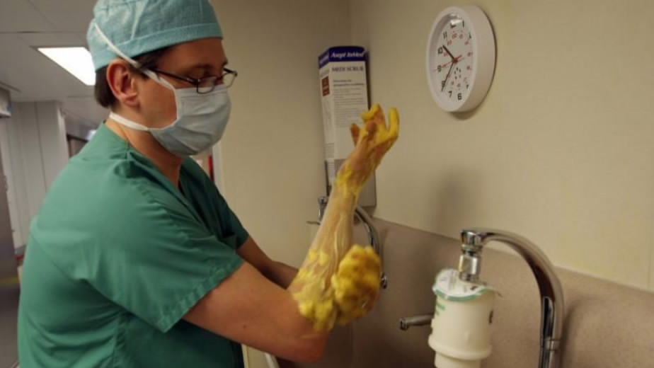 Surgeons' skills improve with age CGTN