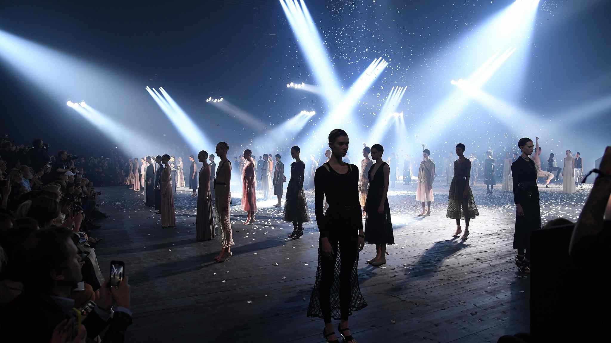 Paris Fashion Week kicks off with dance and theatricality - CGTN
