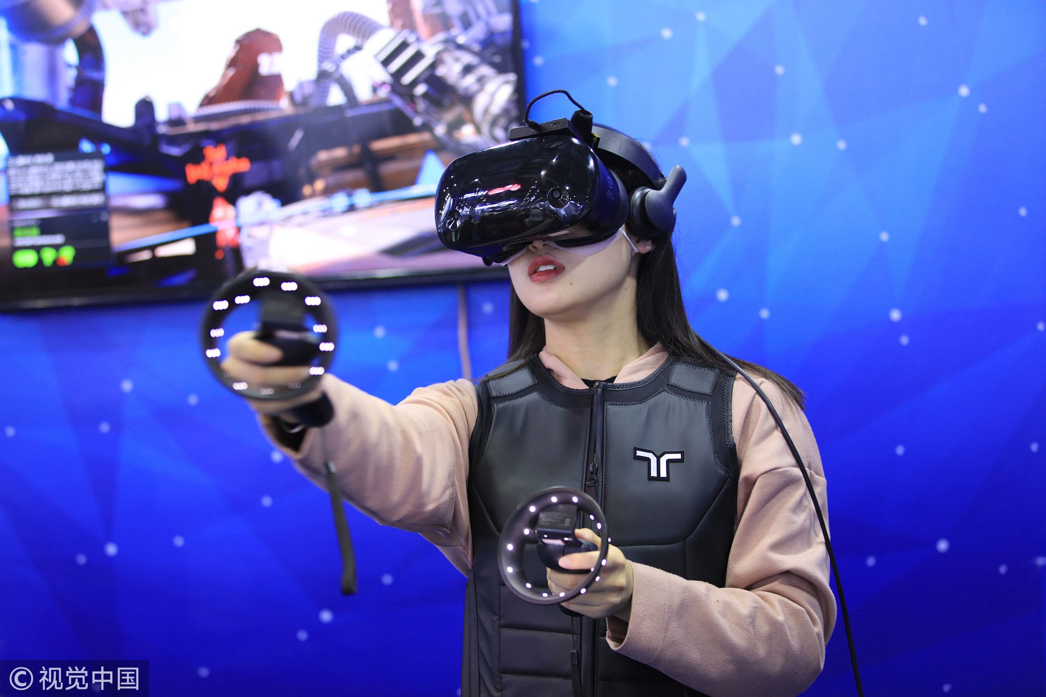 Vr трансляций. VR g04bs China. Девушка в ВР очках. VR Star в Китае виртуальная реальность. VR соревнования.