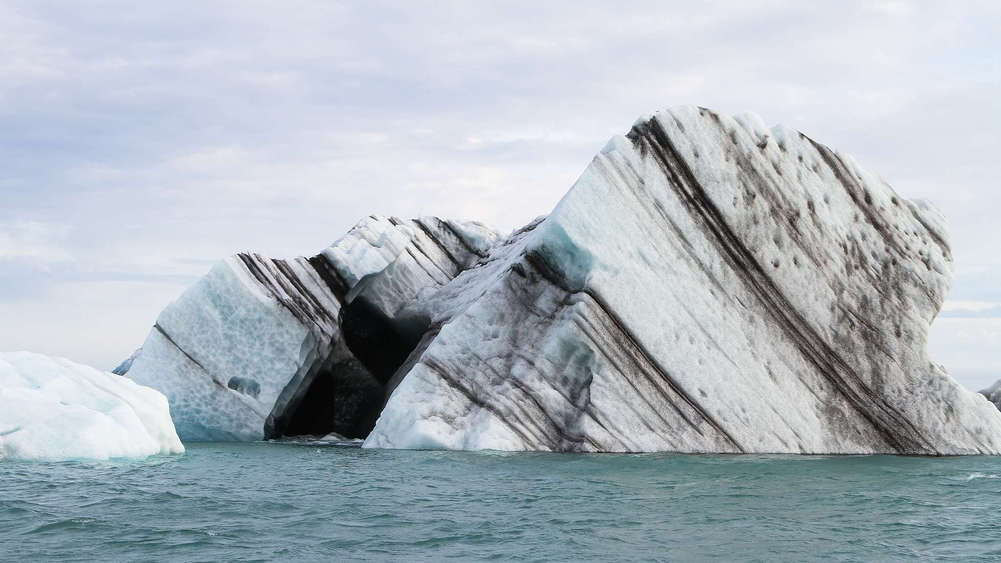 Estos asombrosos icebergs rayados en la Antártida se parecen a Cady ...