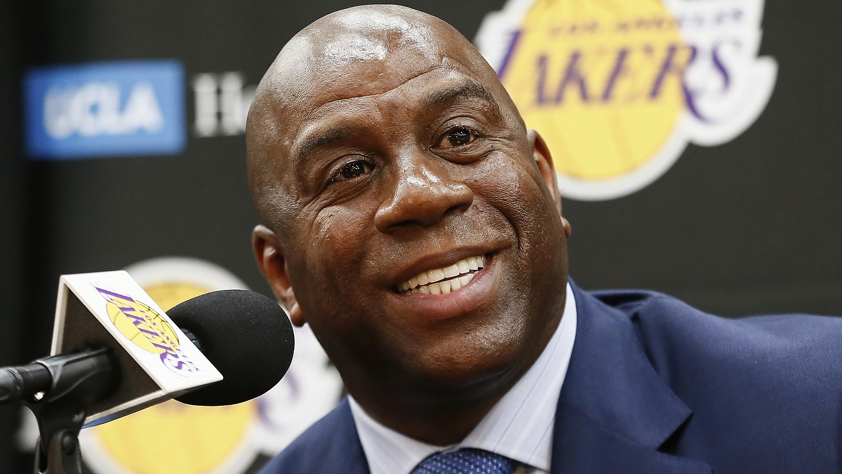 Magic Johnson shares how Lakers recruited LeBron James - CGTN