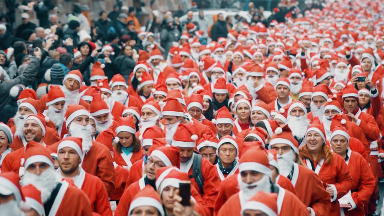 Live: Run Santa, run! A festive race through Madrid - CGTN