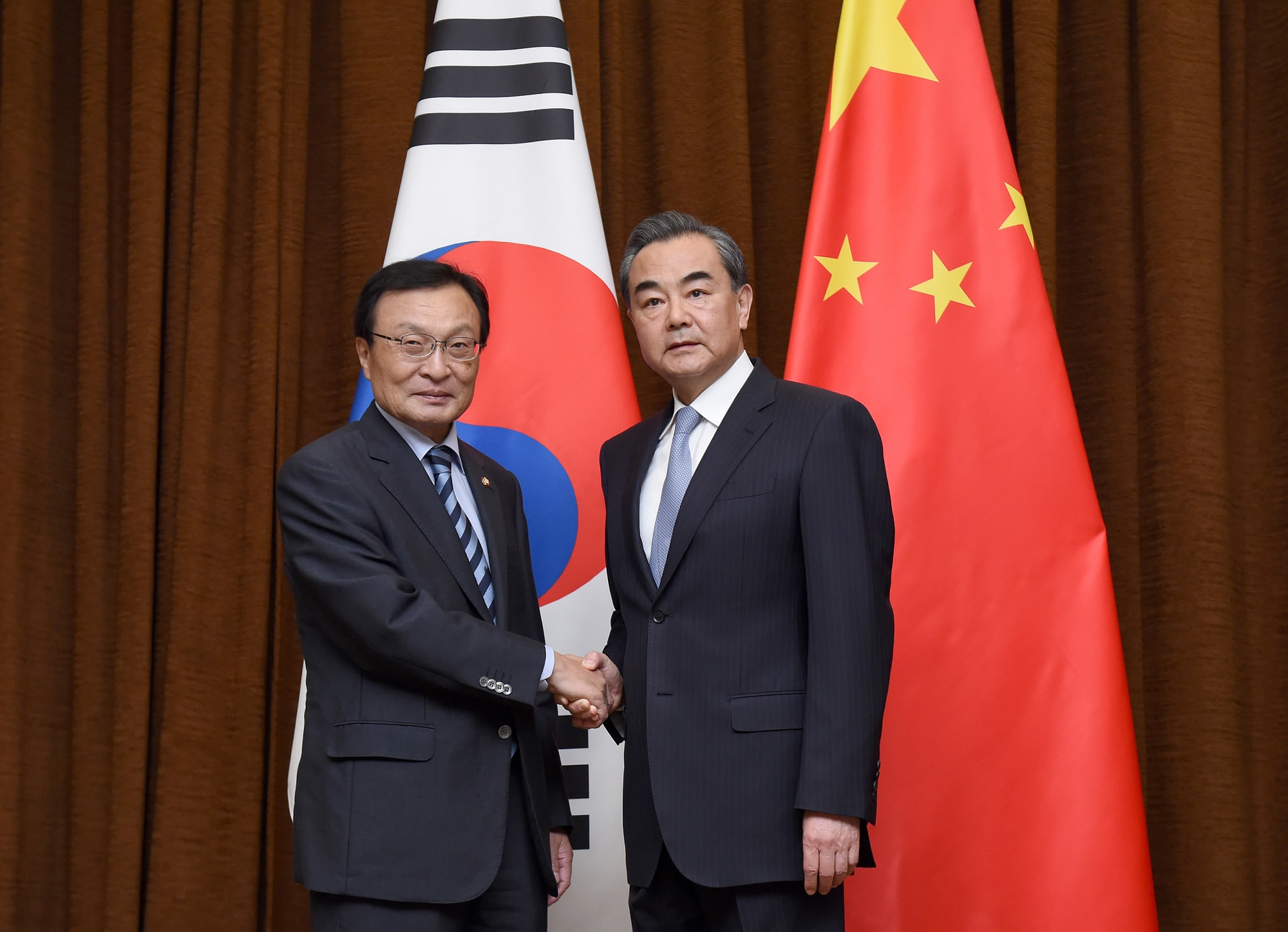 Chinese FM urges S.Korea to 'pull out the thorn' in Beijing-Seoul ...