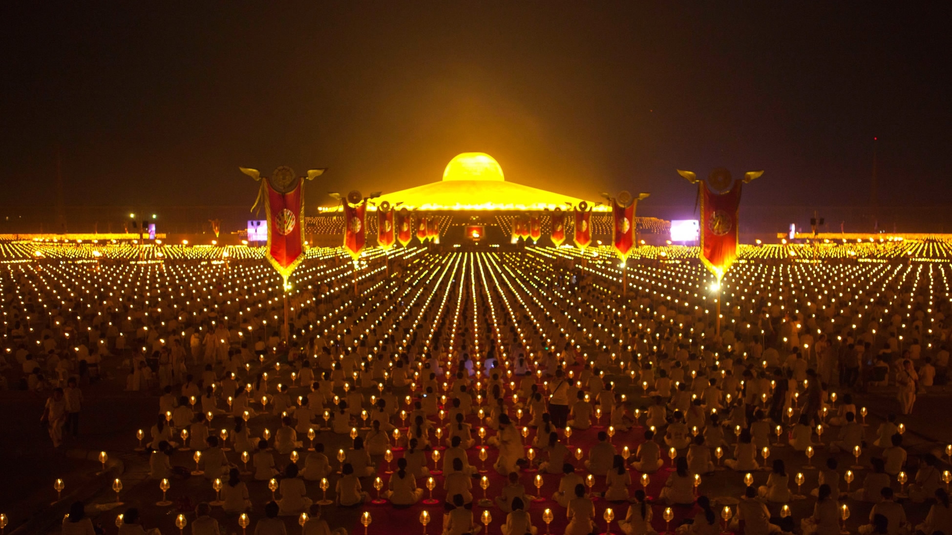 Thai police raid Dhammakaya temple for money-laundering charges - CGTN