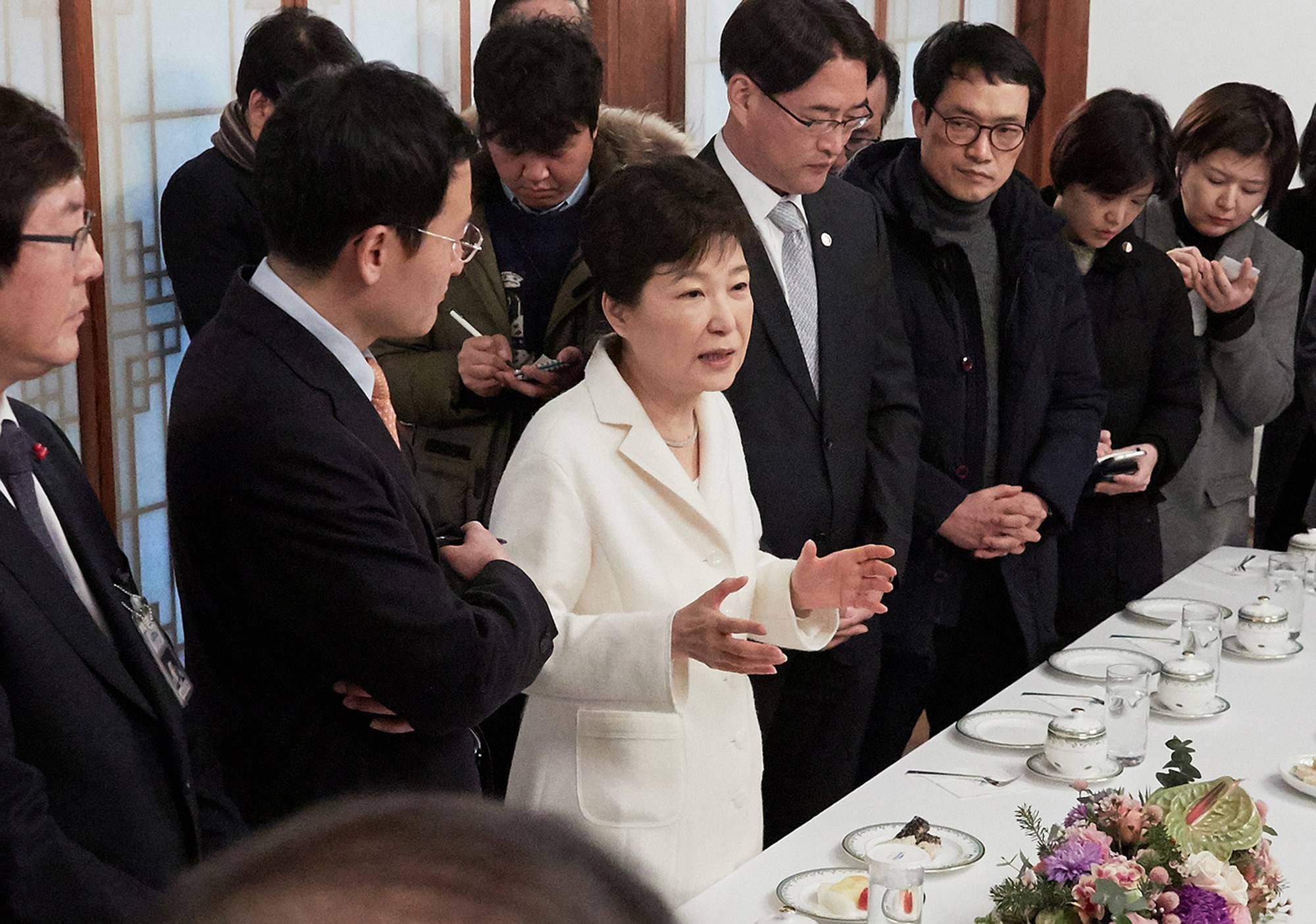 South Korean impeached President Park Geun-hye on Sunday afternoon met ...