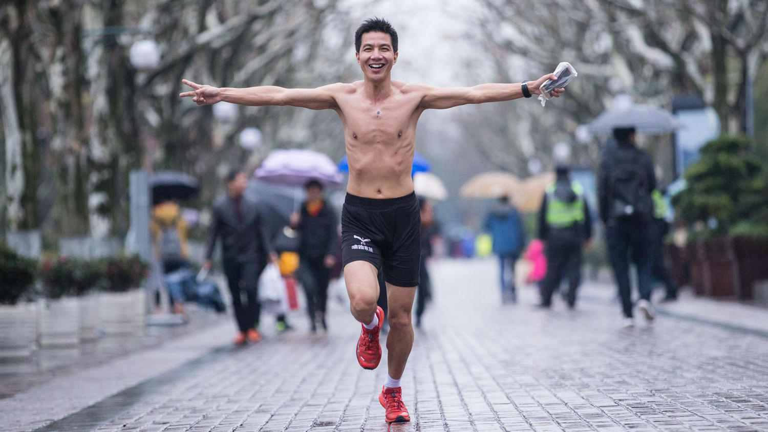 3rd naked running event kicks off in hangzhou[5