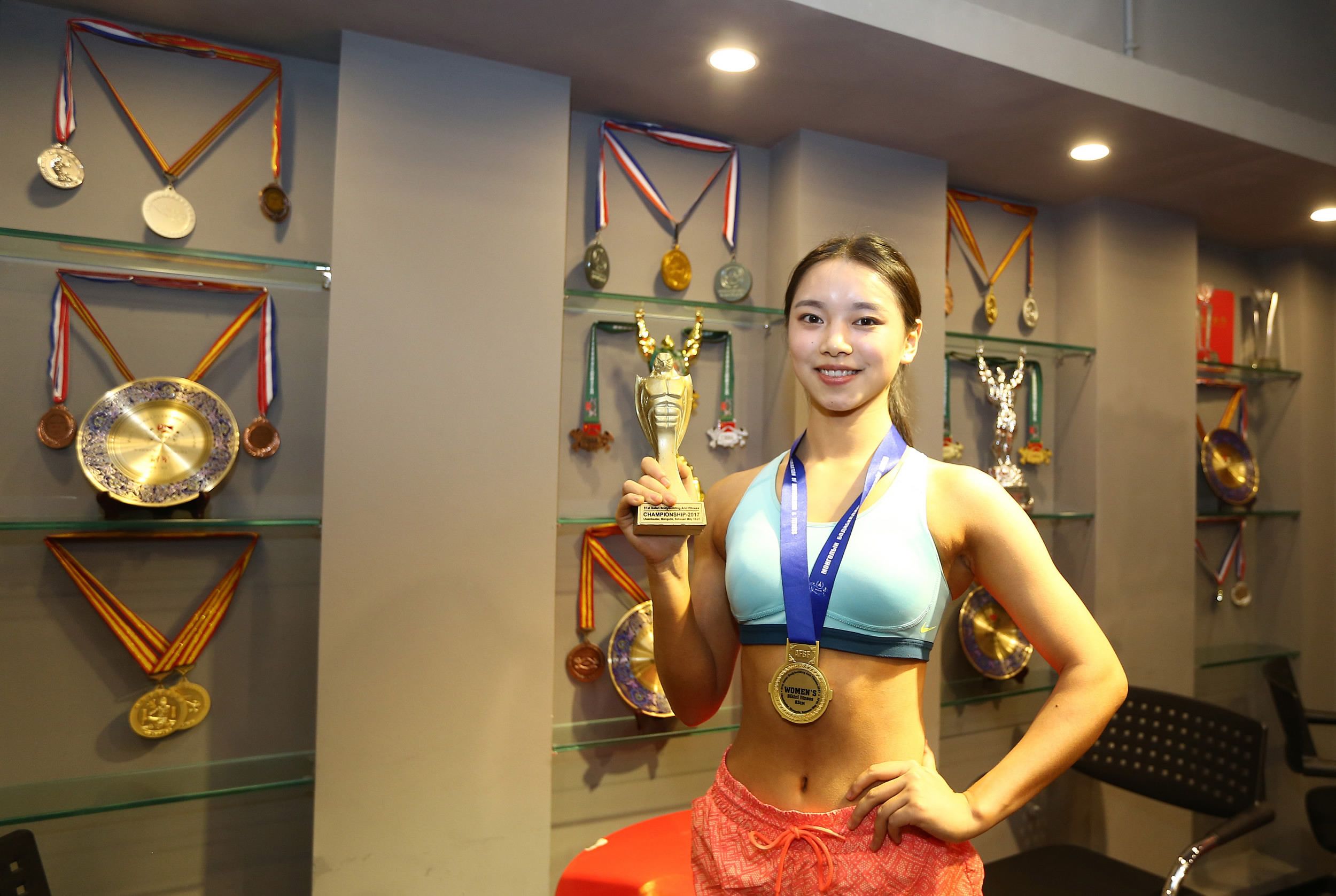 20yearold youngest Chinese bodybuilding champion CGTN