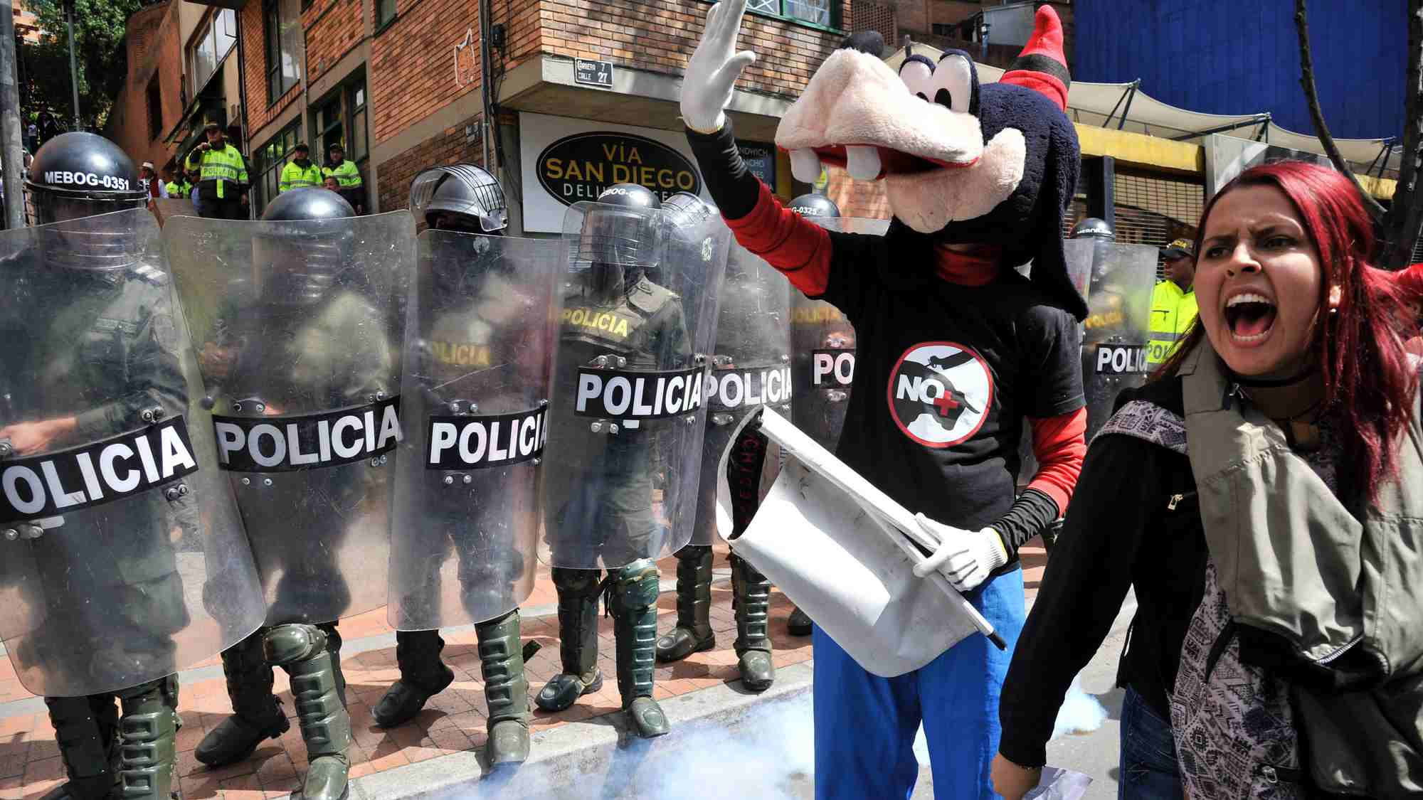 Colombian protestors oppose return of bullfighting - CGTN