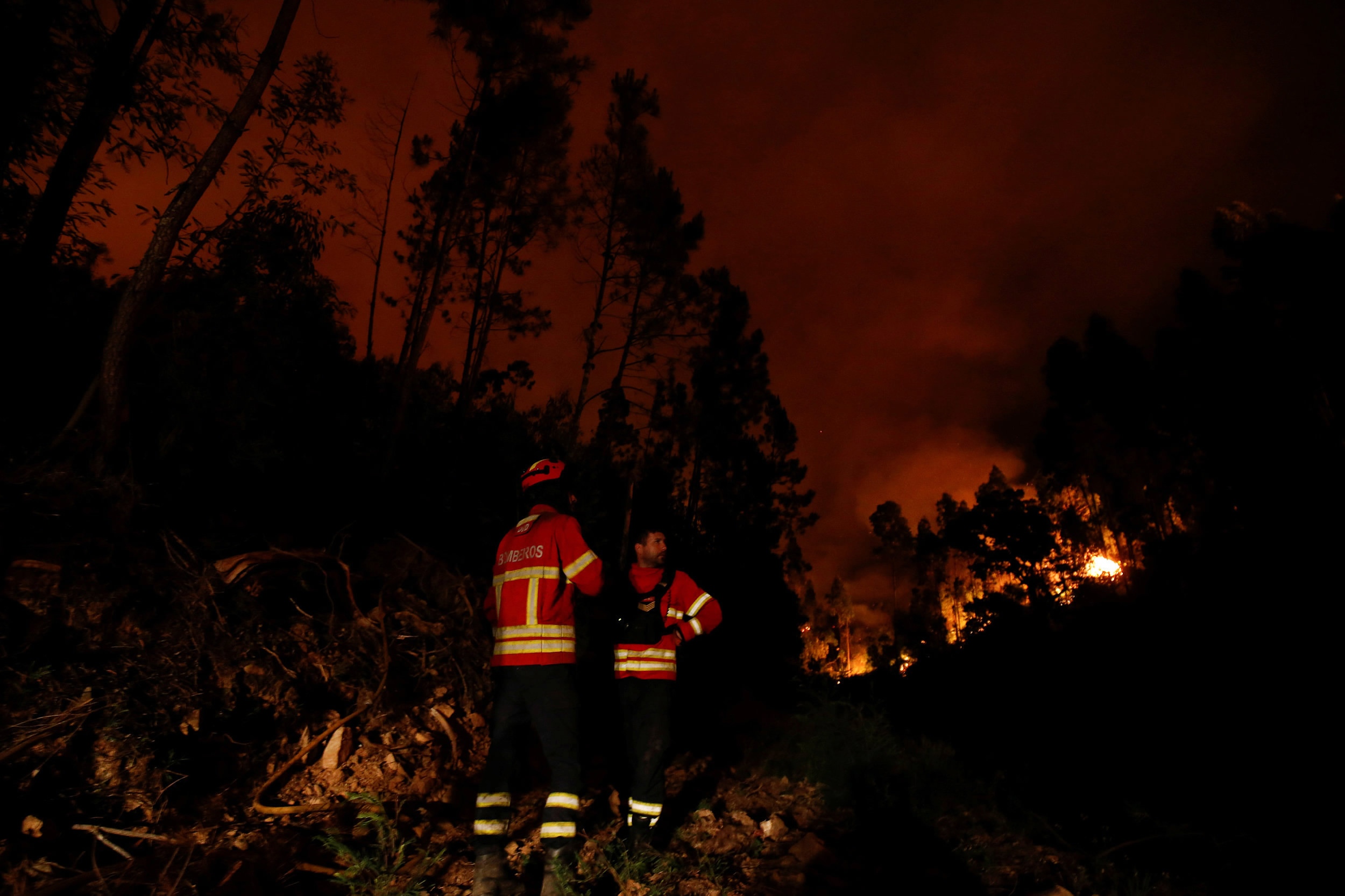 travel advice portugal fires