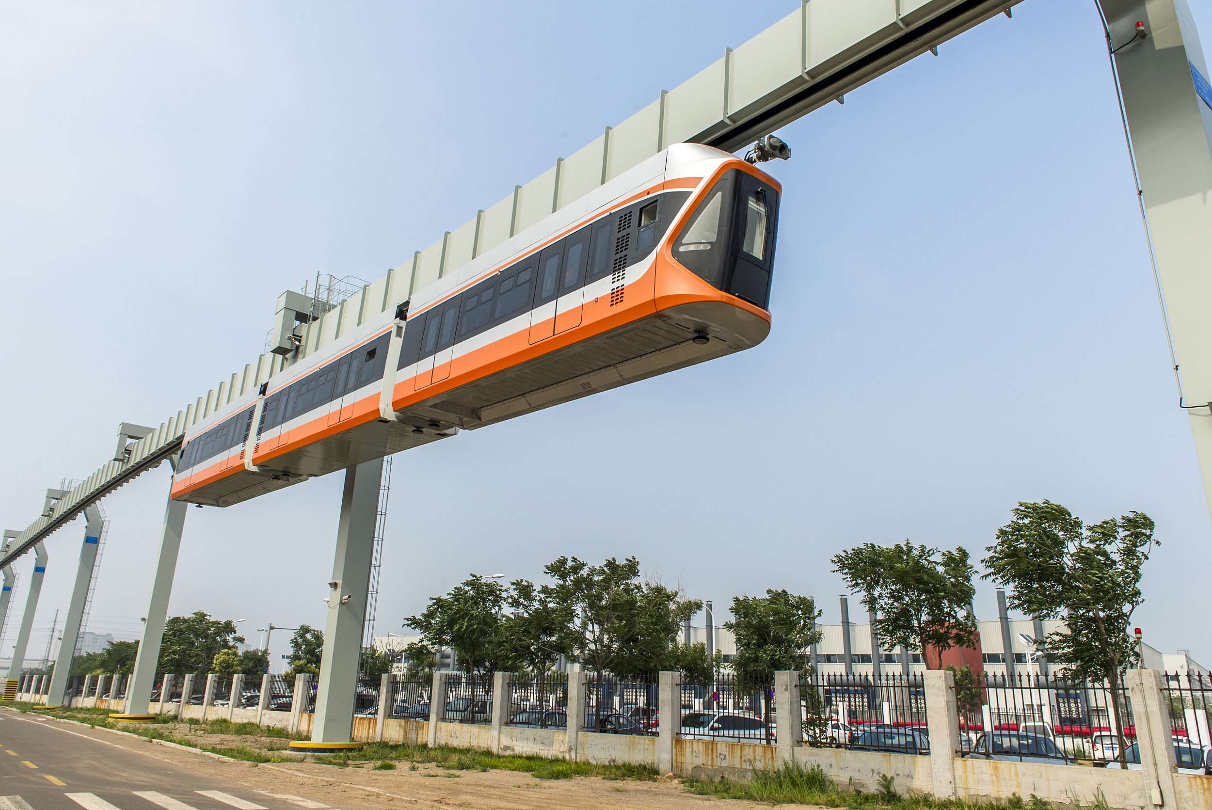 Overhead monorail train goes into trial operation in Qingdao - CGTN