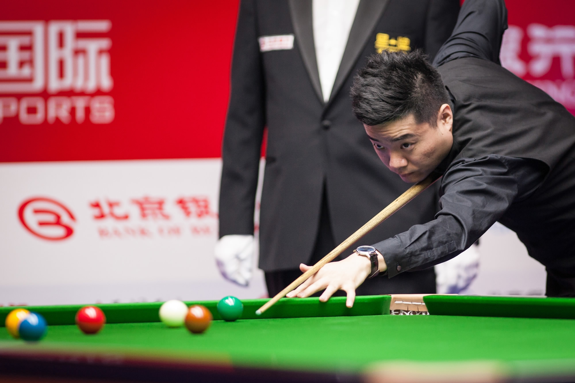 Ding Junhui battles through to World Snooker China Open quarterfinals