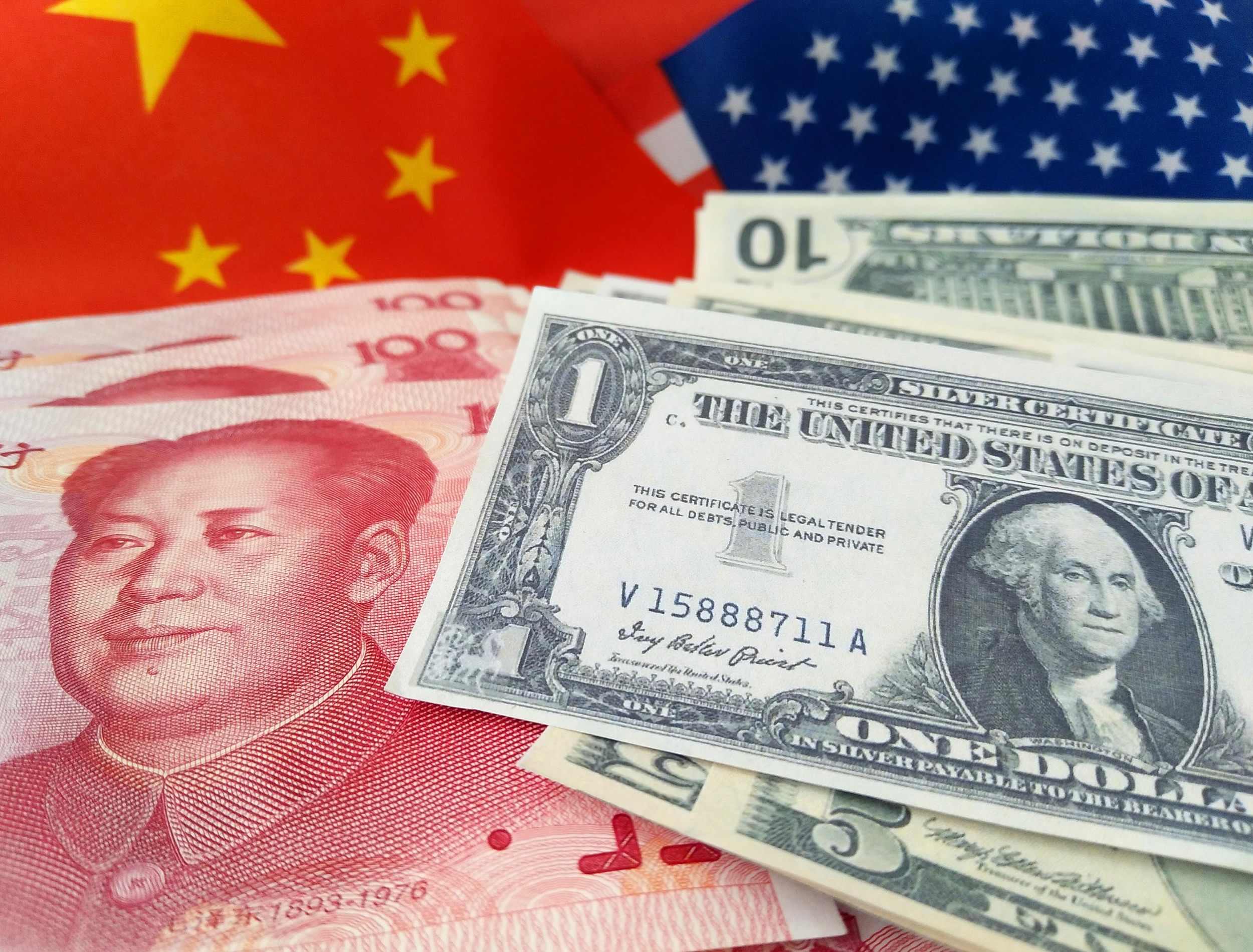 Китайский доллар фото. Yuan to USD. Валюта Китая трудящиеся. Reserve currency. Тысяча долларов в юанях