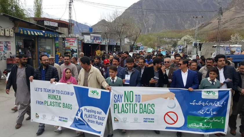 Pakistan takes aim at single-use plastic bags