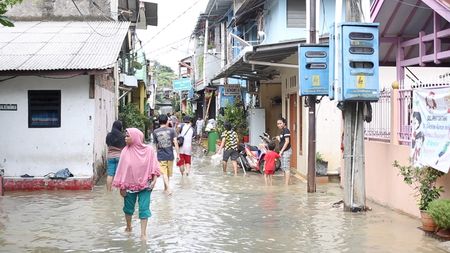 Jakarta's massive flooding highlights climate crisis - CGTN