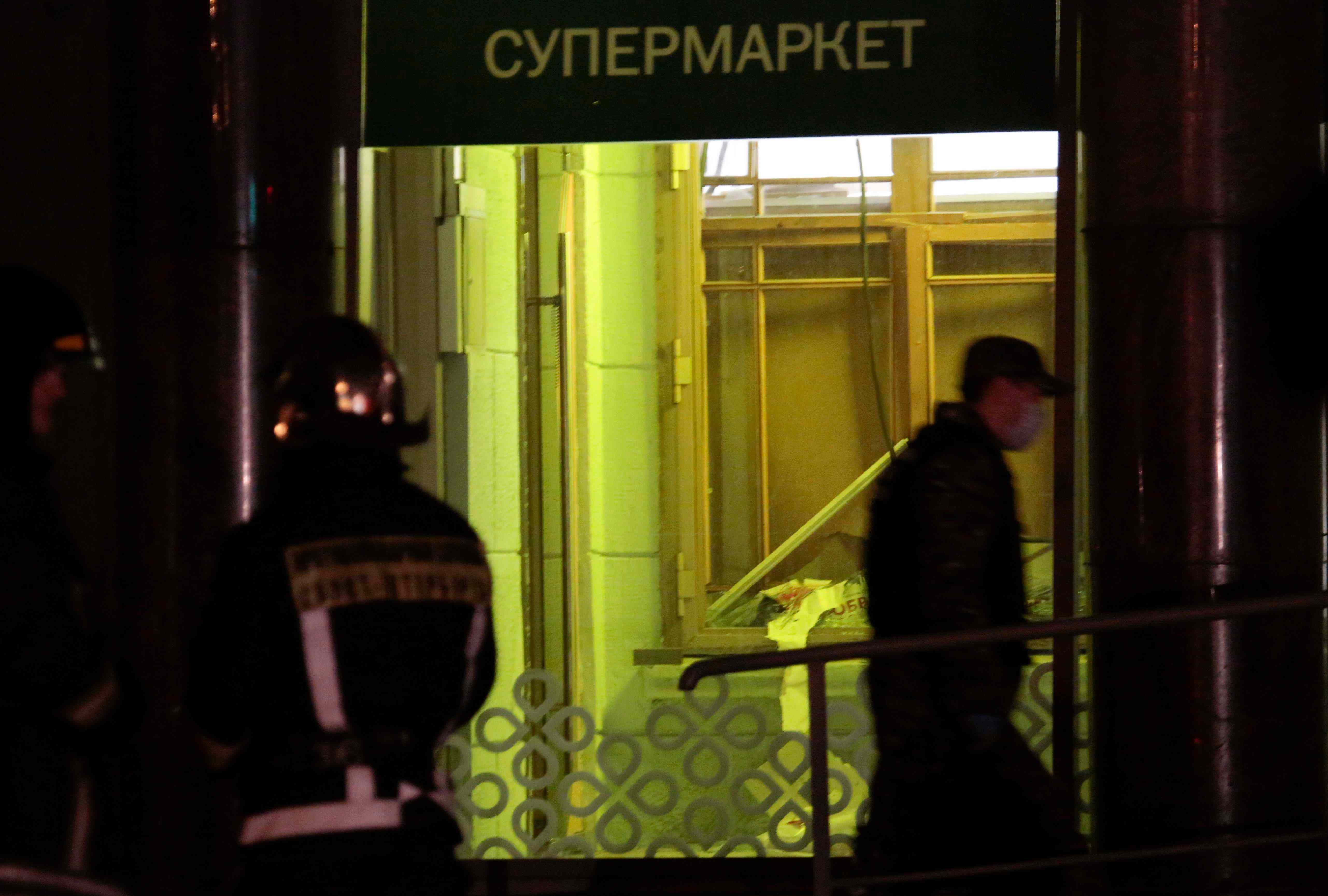 Звуки взрывов в спб. Взрыв в камере хранения в перекрестке в Санкт-Петербурге.