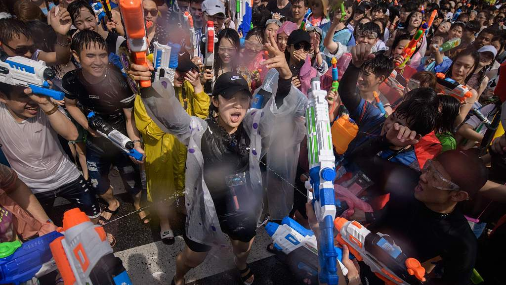South Korea's water gun festival quenches summer heat CGTN