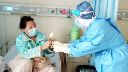Nurses Isolation Nurse creates spring vibe inside isolation ward to cheer patients up - CGTN