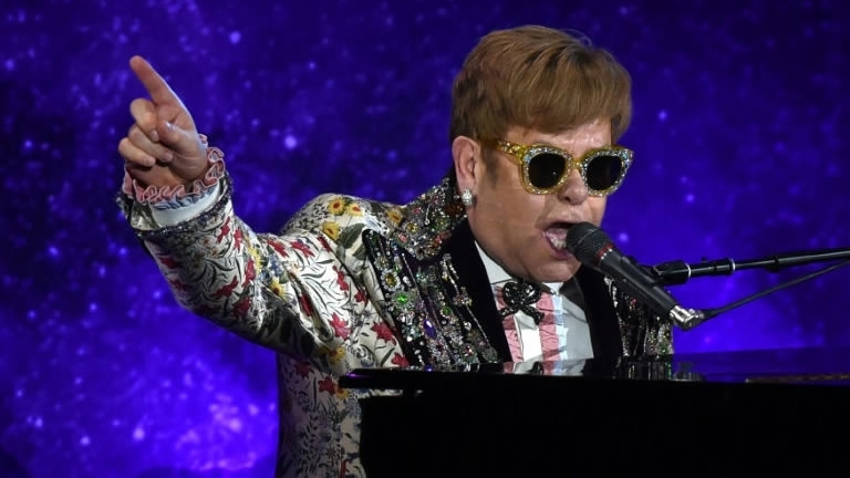 Elton John to 'go out with a bang' on final tour