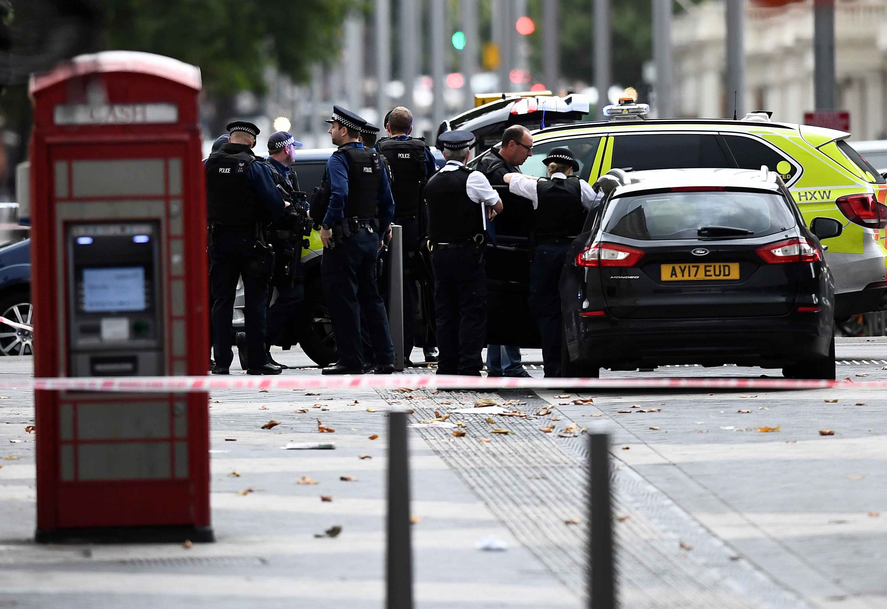 Жертвоприношение в центре Лондона. London Muslim man collision Police.