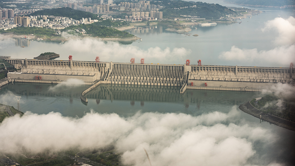 В какой стране крупнейшая гэс. Санься три ущелья. Три ущелья ГЭС Янцзы. Плотина 3 ущелья Китай. Плотина на Янцзы.