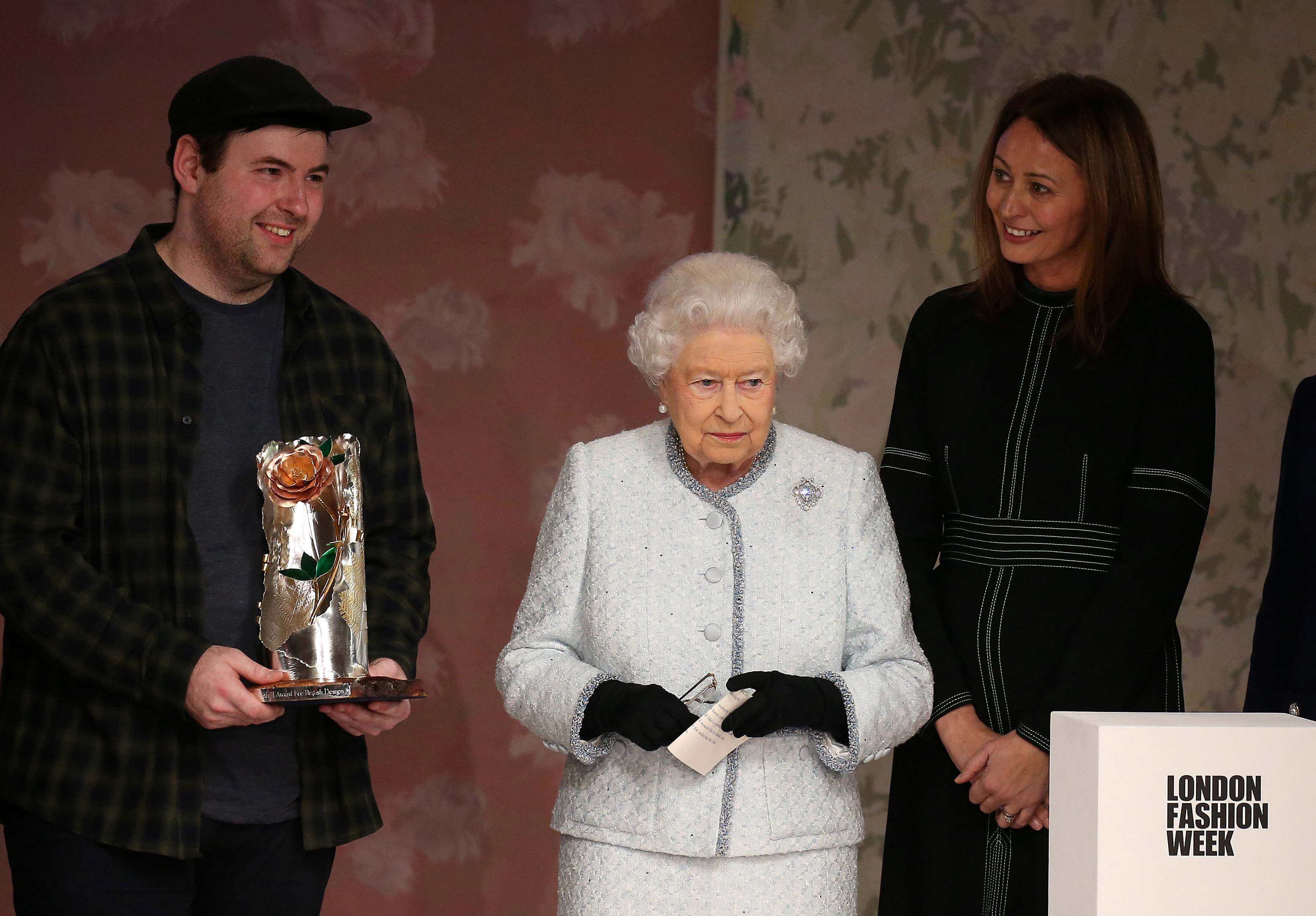 Queen Elizabeth makes surprise appearance at London fashion 