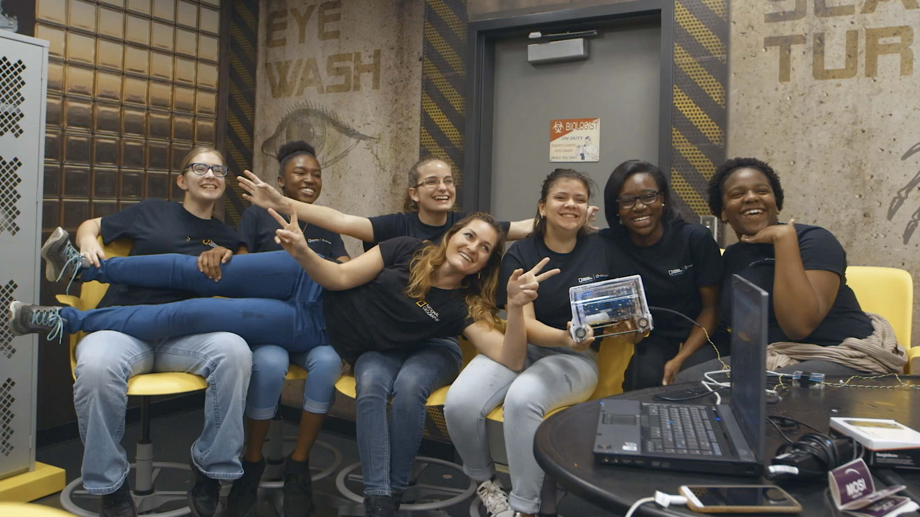 Girls' underwater robot camp