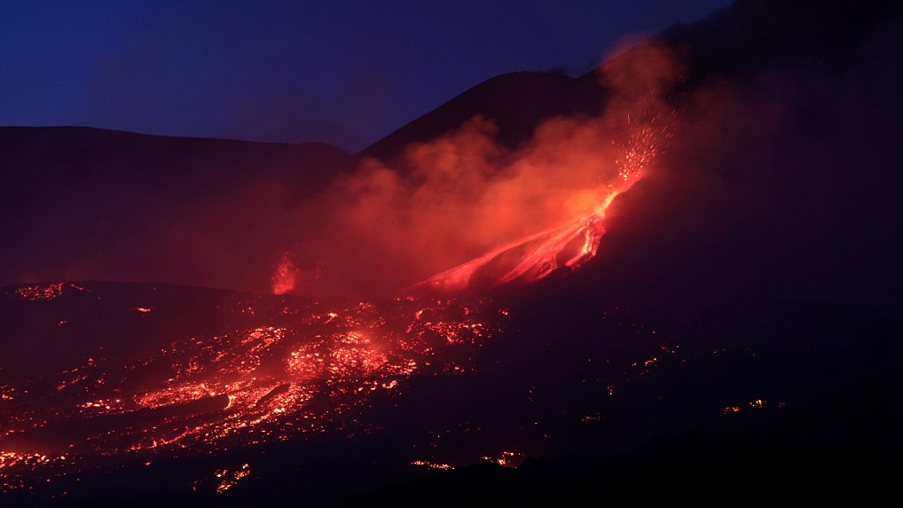 Italy's Mount Etna erupts - CGTN