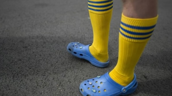 Crocs reinvented as platform shoes during Paris Fashion Week - CGTN