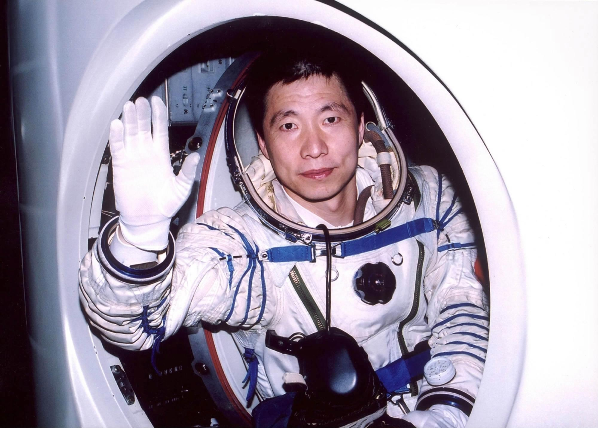 1 мужчина в космосе. Шэньчжоу-5.
