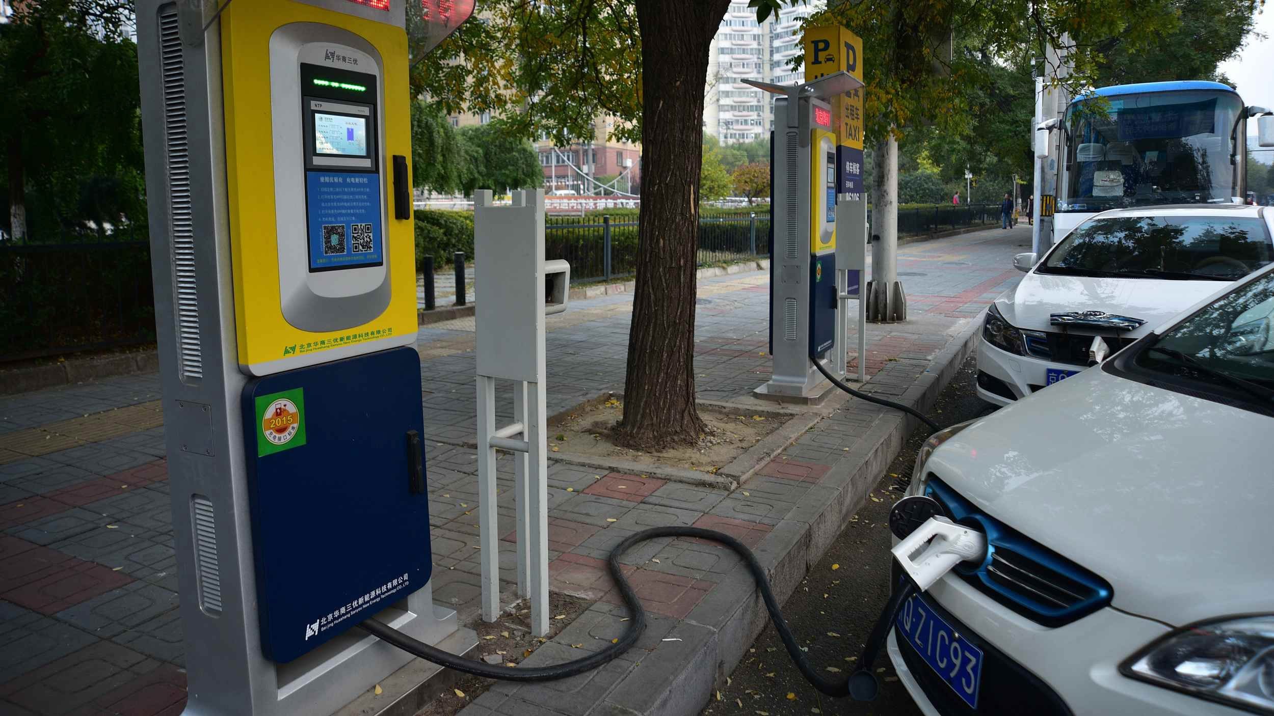 China Plans to Install 120,000 Public EV Charging Piles by 2020