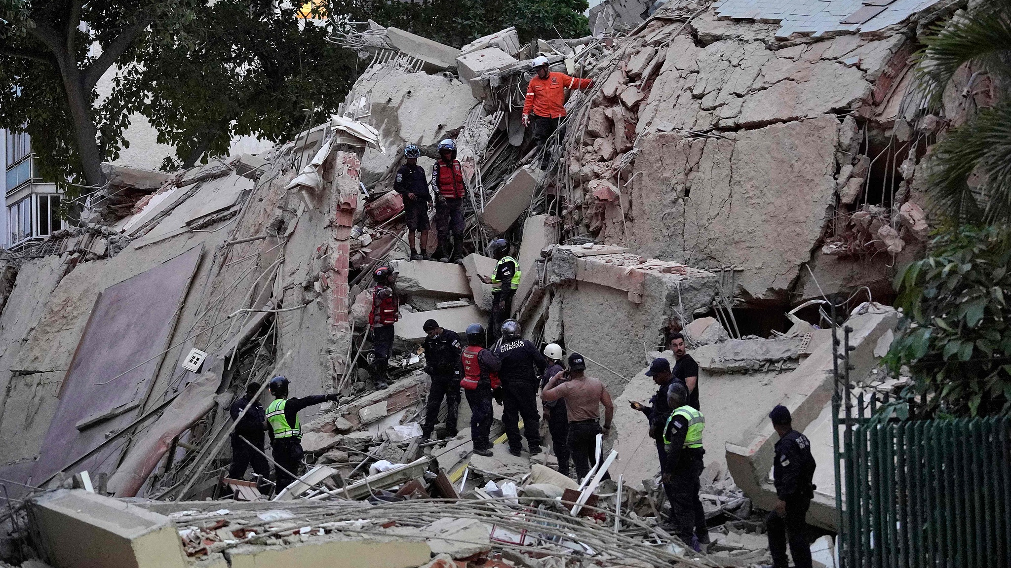 Live updates: Over 160 dead after powerful quakes hit Venezuela